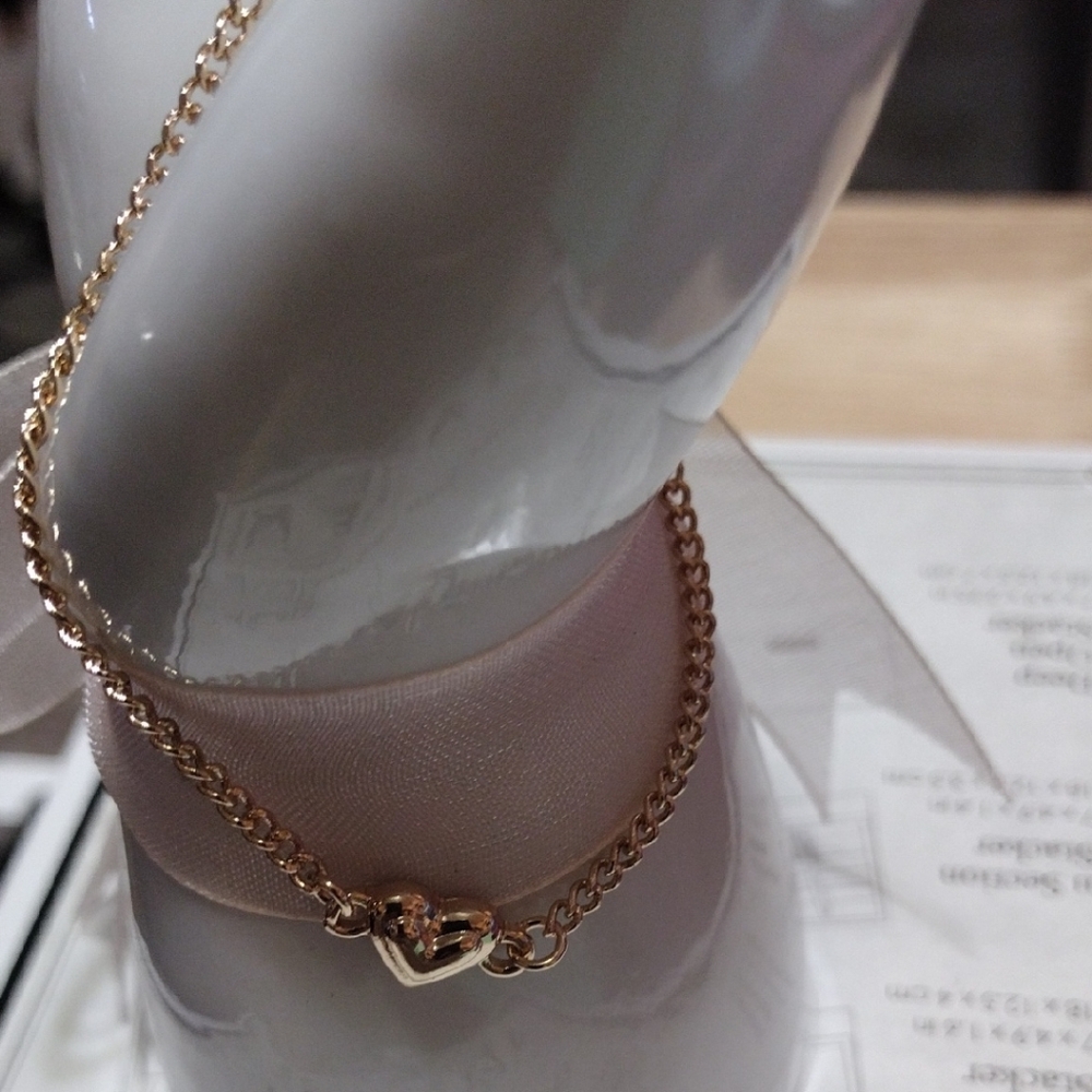 Chic Gold Heart Charm Bracelet